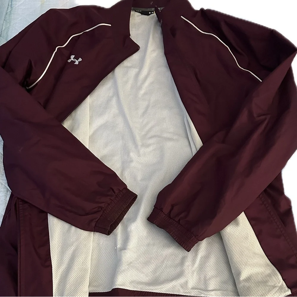 Under Armour lightweight maroon